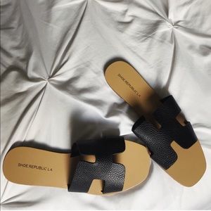 Miss Lola Faux Leather Sandals (Black)